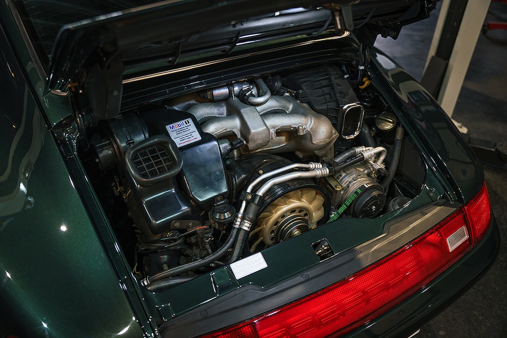 Porsche 911 (993) Carrera 4