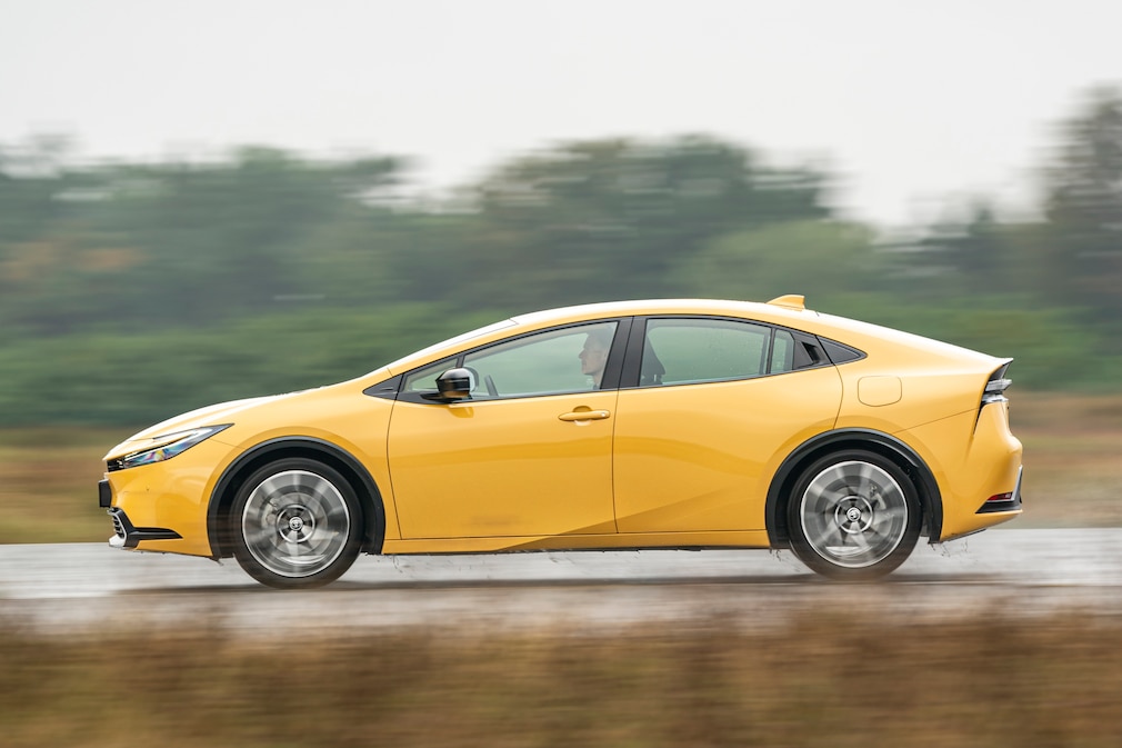 Toyota Prius PluginHybrid Test AUTO BILD