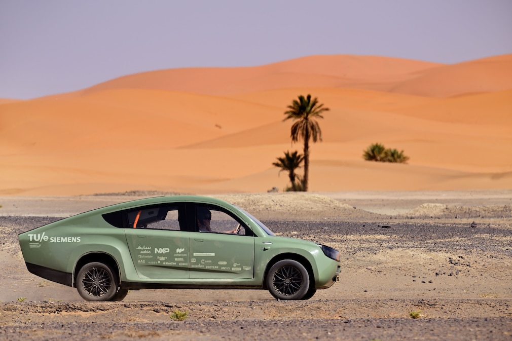 offroad solarcar Stella Terra in Moroccan Sahara