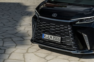 Lexus LM 350h
