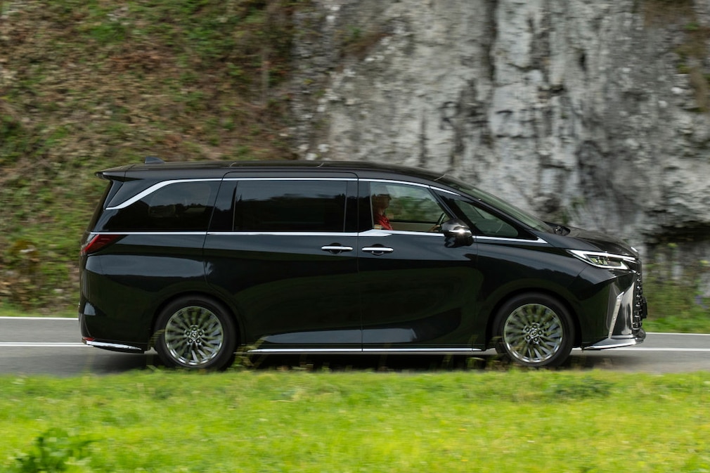 Lexus LM 350h