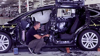 Tesla Model X Training für Unfallbergung