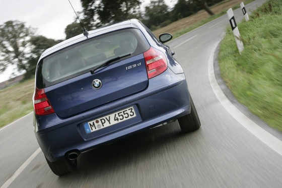 Der 123d fährt sich wie ein typischer Turbodiesel: kräftiger Durchzug, niedrige Drehzahlen, frühes Schalten.