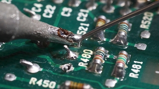 Löten an einer Platine