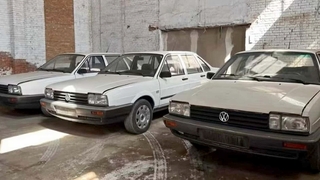 Brandneue 2012 VW Santana Limousinen verlassen in chinesischem Lagerhaus gefunden