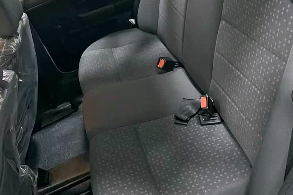 Brandneue 2012 VW Santana Limousinen verlassen in chinesischem Lagerhaus gefunden