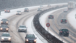 Autobahn im Winter