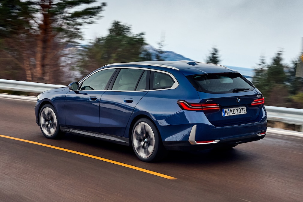 BMW 520d xDrive Touring fahrend