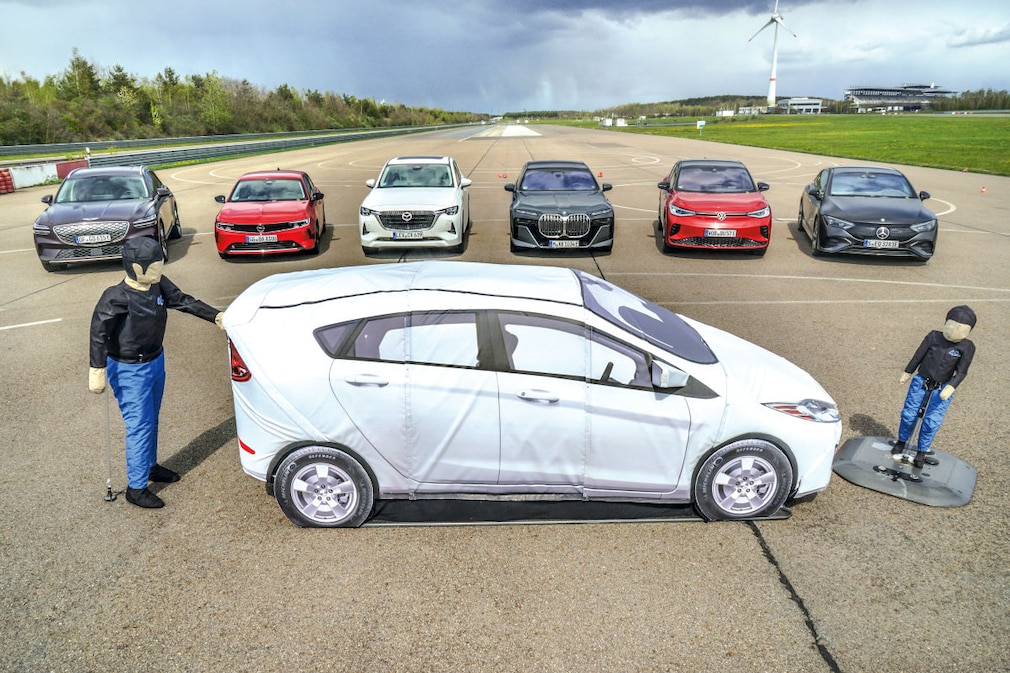 BMW i7 Genesis GV70 Mazda CX-60 Mercedes EQE Opel Astra VW ID.5 GTX