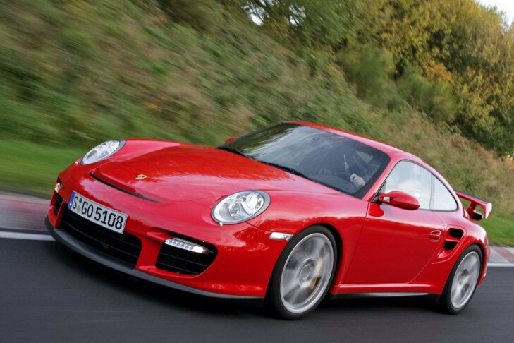 Porsche 911 GT2 gegen Honda CBR 1000 RR