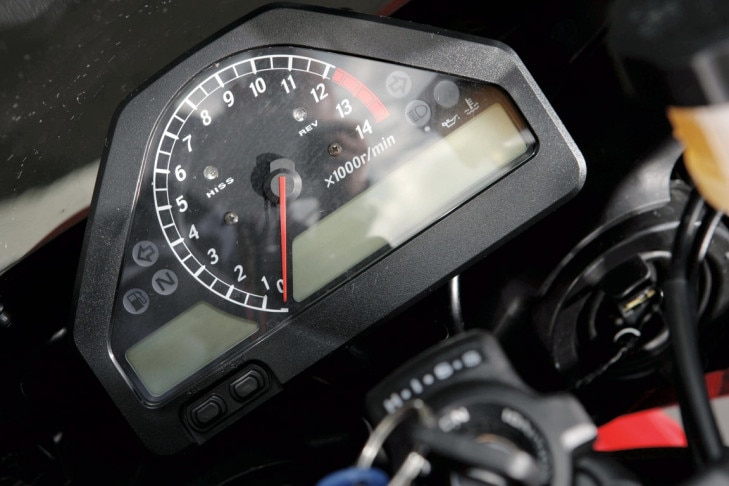 Porsche 911 GT2 gegen Honda CBR 1000 RR