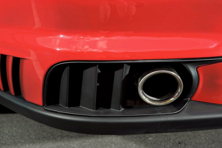 Porsche 911 GT2 gegen Honda CBR 1000 RR