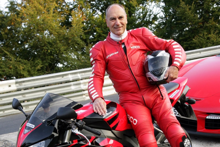 Porsche 911 GT2 gegen Honda CBR 1000 RR