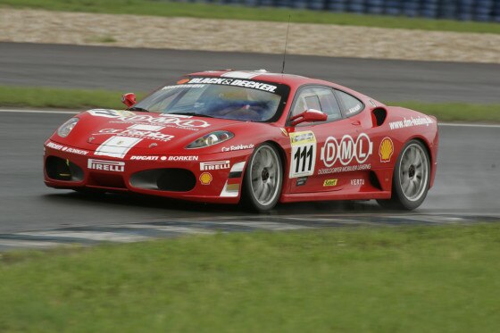 Der Schöne: Ferrari F430 Challenge. 430 PS beschleunigen ihn auf maximal 302 km/h.