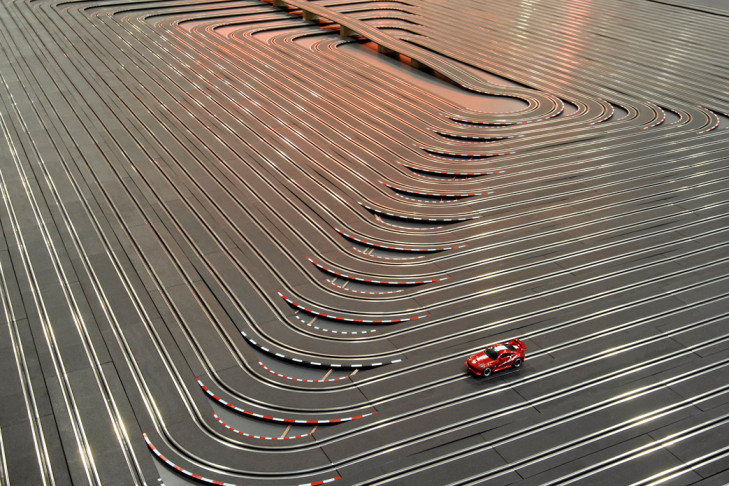 Die längste CarreraBahn der Welt Bilder autobild.de