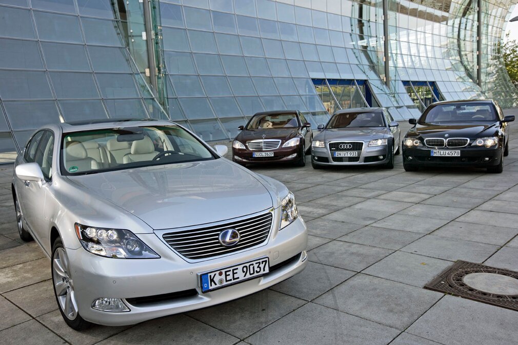 Hybrid-Lexus gegen die Konkurrenz