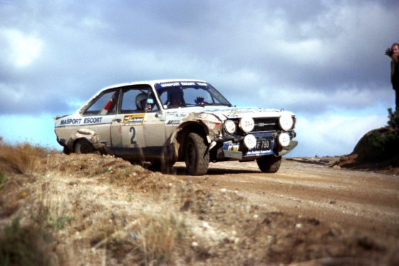 Total ramponiert, aber schnell und nicht kaputt zu kriegen. Ari Vatanen im Ford Escort 1977 in Neuseeland.