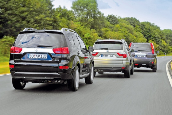 Peugeot 4007/Nissan X-Trail/BMW X3Peugeot kann man den Allradantrieb komplett abschalten und mit reinem Frontantrieb fahren. Der BMW bietet keine Wahlmöglichkeit.