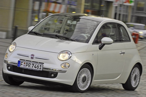 Dank direkter Lenkung, kräftiger Bremsen und hoher Sitzposition weiß das 500-Herrchen stets, wo's langgeht.