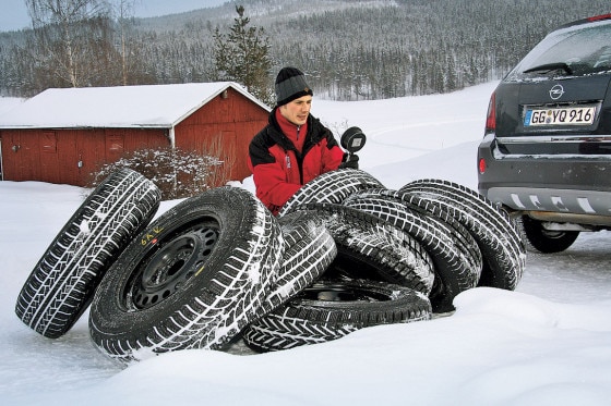 Der Ganzjahresreifen Pirelli Scorpion STR stellt sich hier acht Winter-Kollegen.