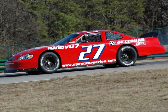 Typisch amerikanisch: das Speedcar. Groß, leistungsstark, schwer und den NASCAR-Autos sehr ähnlich.