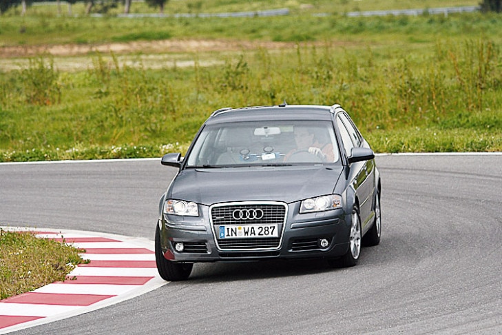 Handling trockene Kurvenpiste