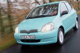 Toyota Yaris 1.3 linea sol