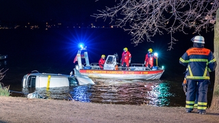 Unfall: BMW rast in Außenalster