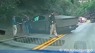 Tesla Cybertruck Crash
