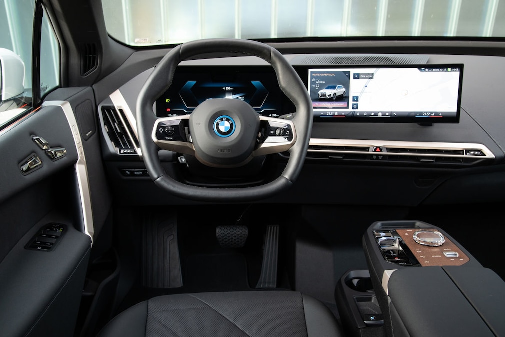BMW iX xDrive50