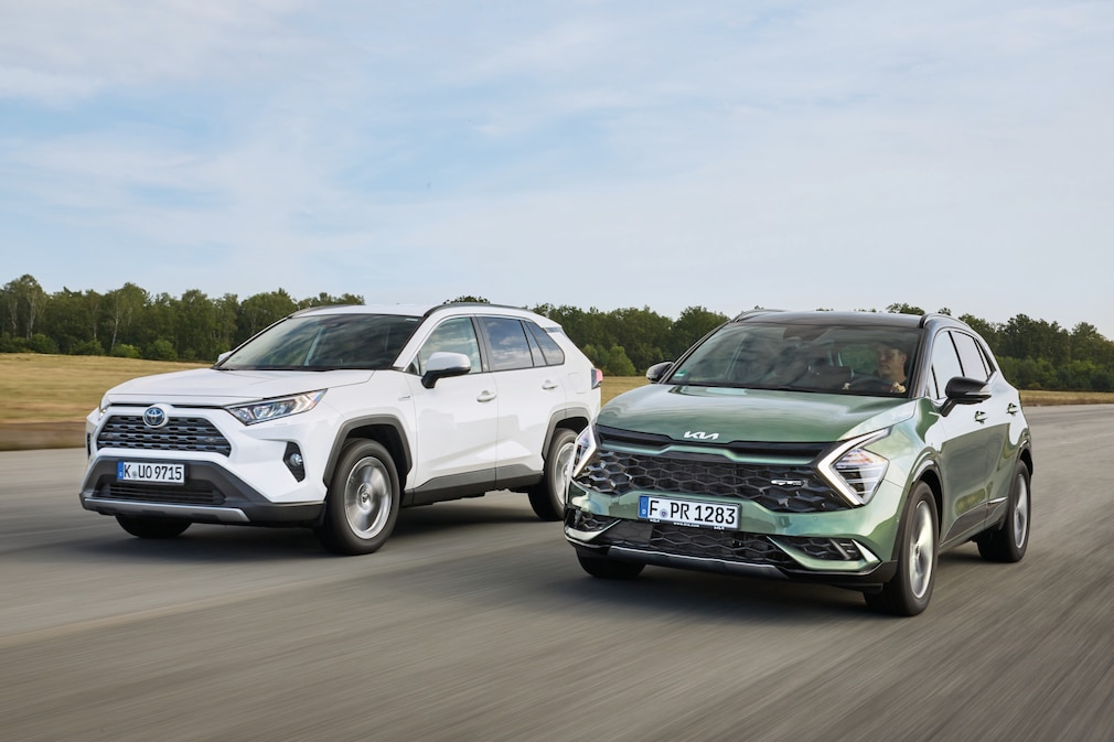 Kia Sportage 1.6 T-GDI Hybrid AWD   Toyota RAV4 2.5 Hybrid 4x2