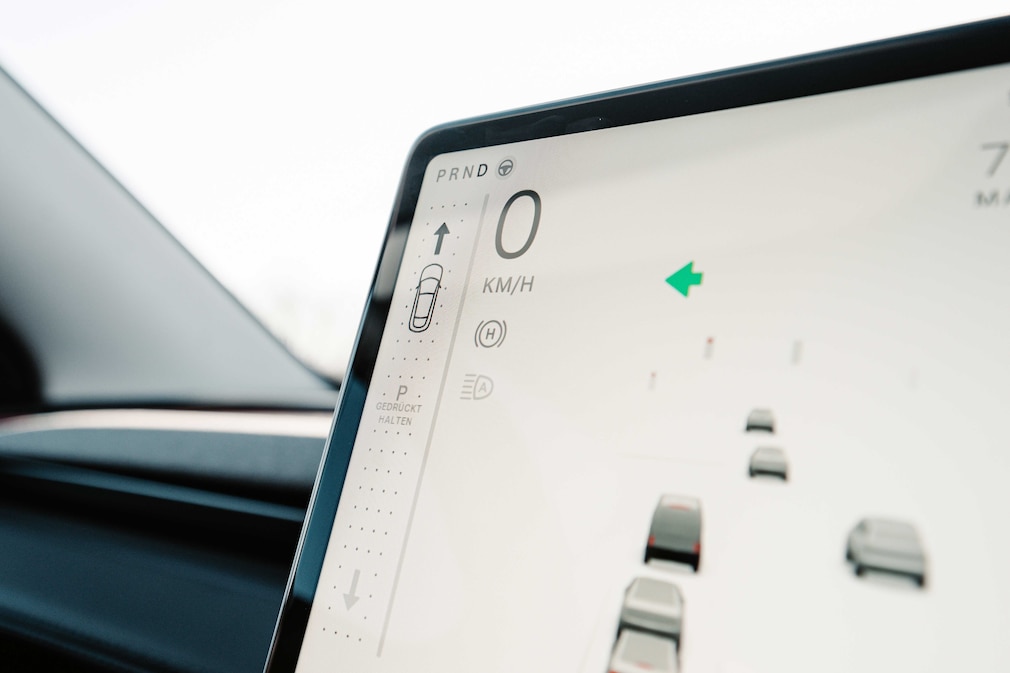 Gangwahl auf dem Touchdisplay im Model Y
