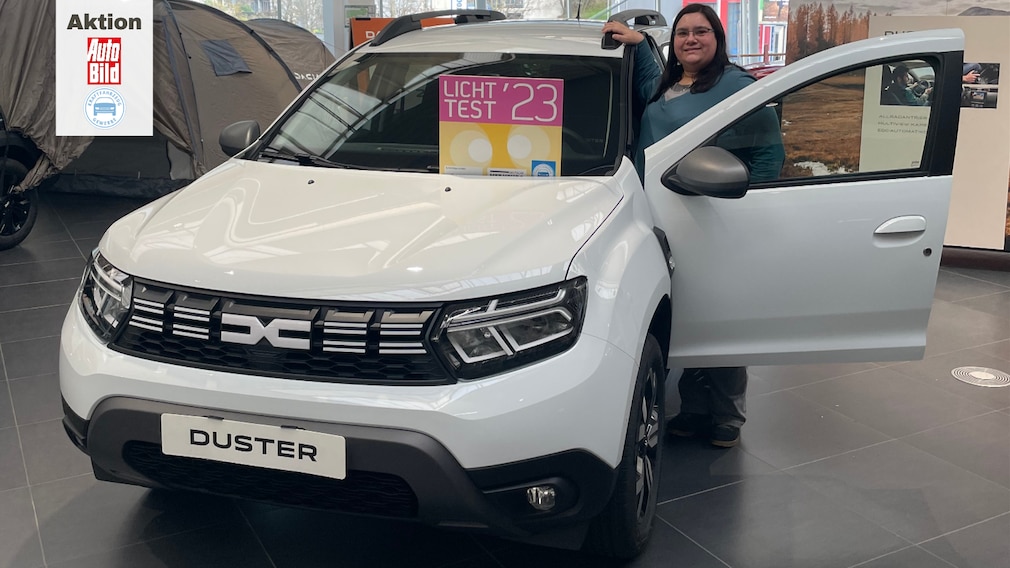Cordula Rahner mit ihrem neuen Dacia Duster Expression