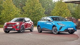 MG4 Electric Peugeot E-2008 156