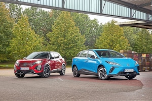 MG4 Electric  Peugeot E-2008 156