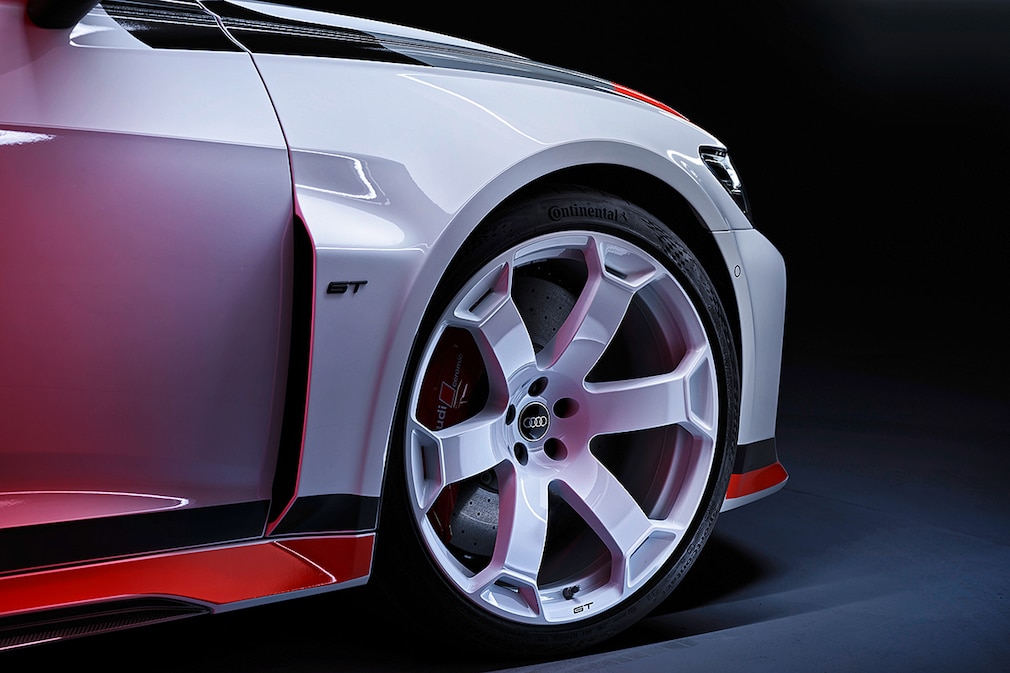 Audi RS6 Avant GT Sneak Preview