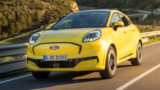 Ford Puma Gen-e fahrend auf der Landstraße