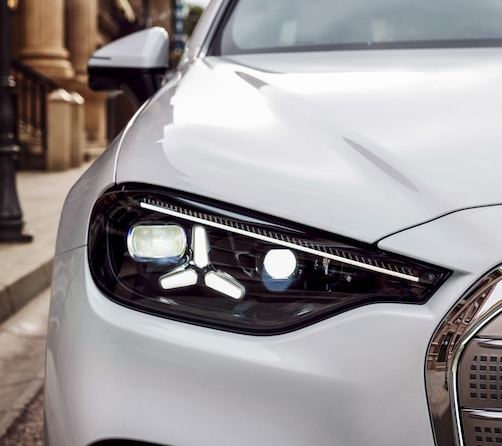 Scheinwerfer des Mercedes C 400 4Matic EQ.