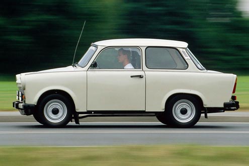 Rennpappe mit 26 PS aus 595 Kubik, null bis 80 in 20 Sekunden, Spitze 105 km/h. Rennpappe mit 26 PS aus 595 Kubik, null bis 80 in 20 Sekunden, Spitze 105 km/h.
