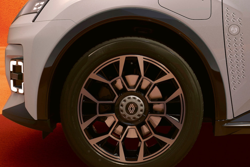 Der Renault 5 E-Tech Elektric  als Sondermodell "Roland Garros"