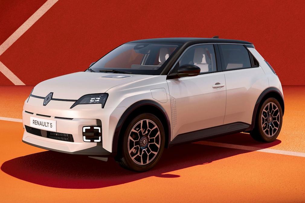 Der Renault 5 E-Tech Elektric  als Sondermodell "Roland Garros" von außen.