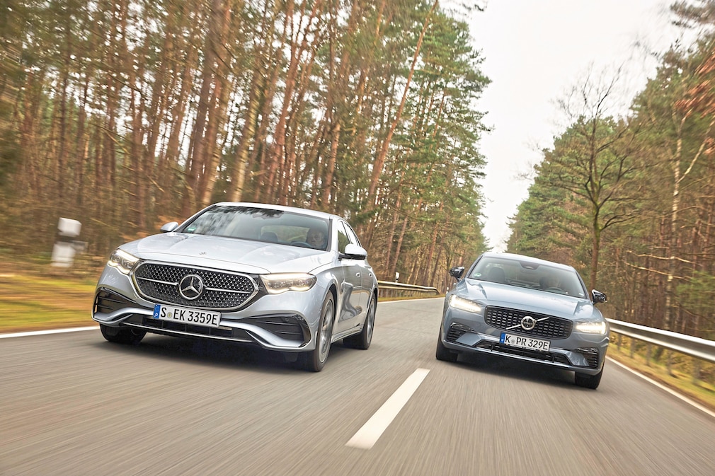 Mercedes E 400 e 4Matic Volvo S90 Recharge T8 AWD