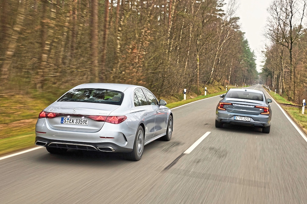 Mercedes E 400 e 4Matic Volvo S90 Recharge T8 AWD