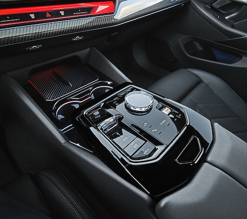 BMW i5 M60