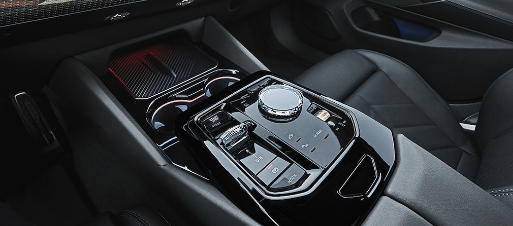 BMW i5 M60