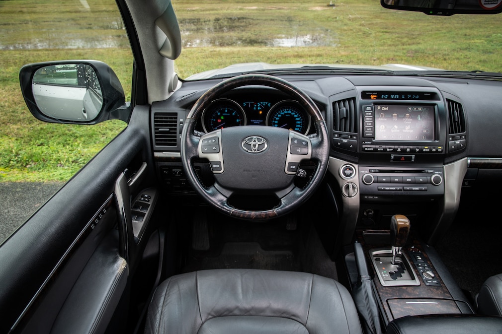 Toyota Land Cruiser V8 5.5 D-4D