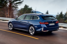 BMW 520d xDrive Touring fahrend