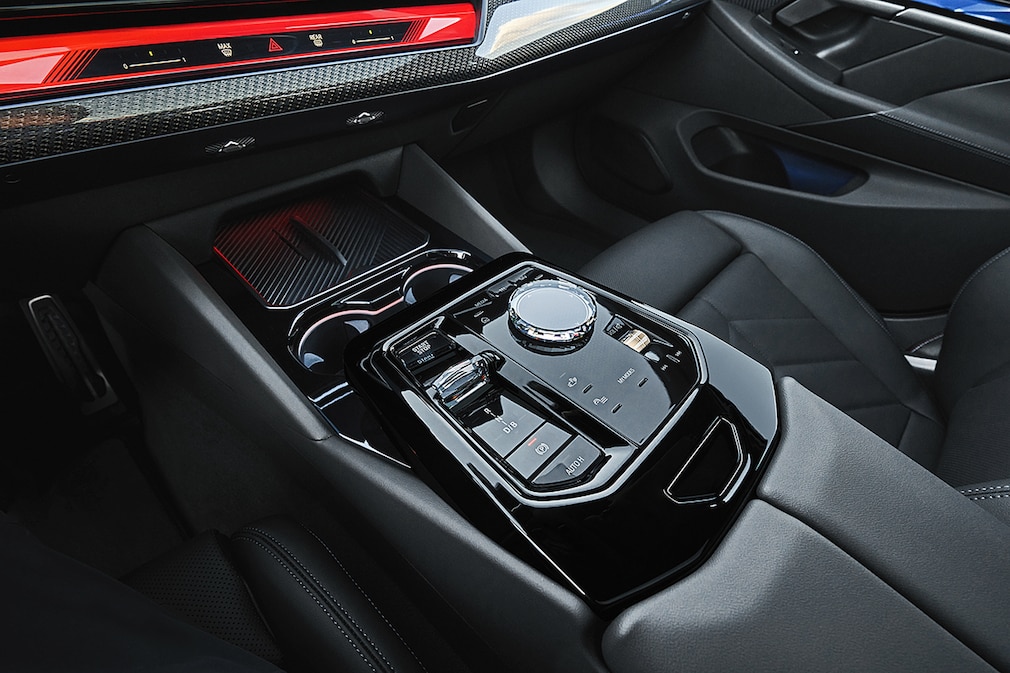 BMW i5 M60