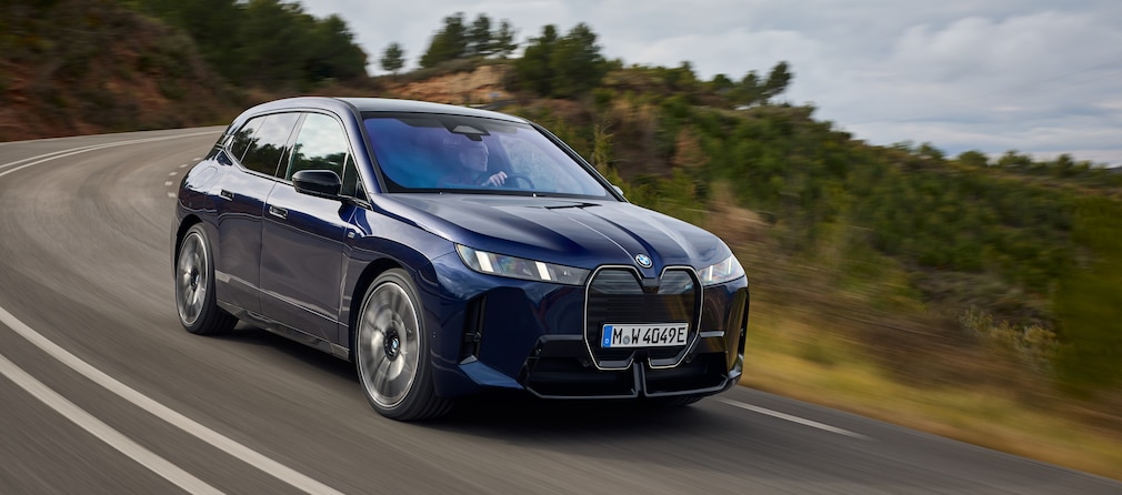 BMW iX Facelift Prototyp fahrend