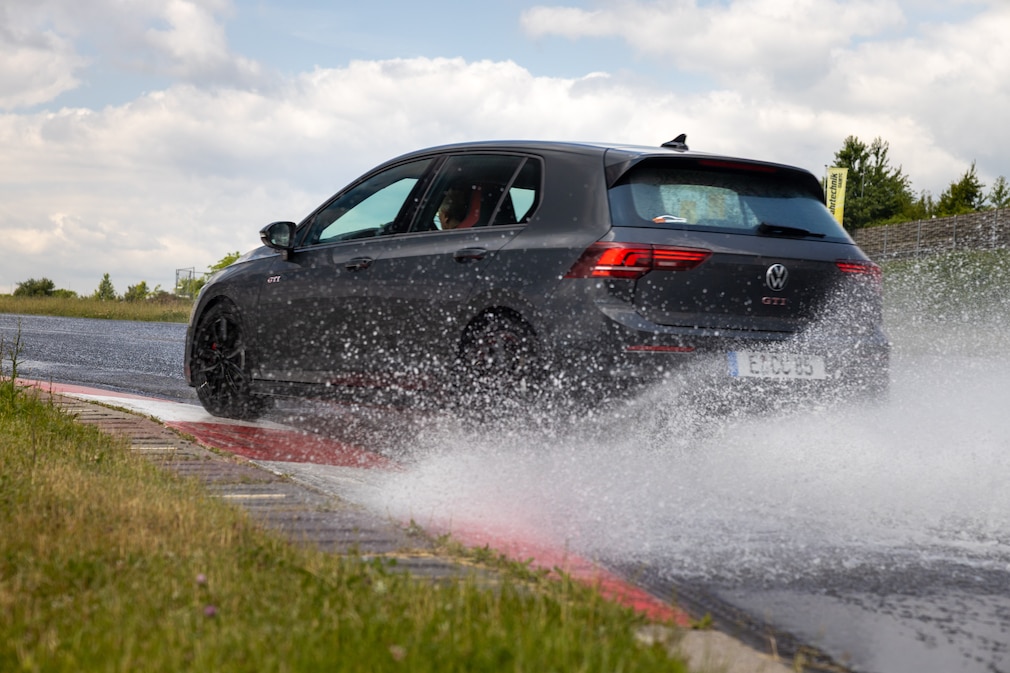 Ganzjahresreifen-Test 2025: 225/40 R18